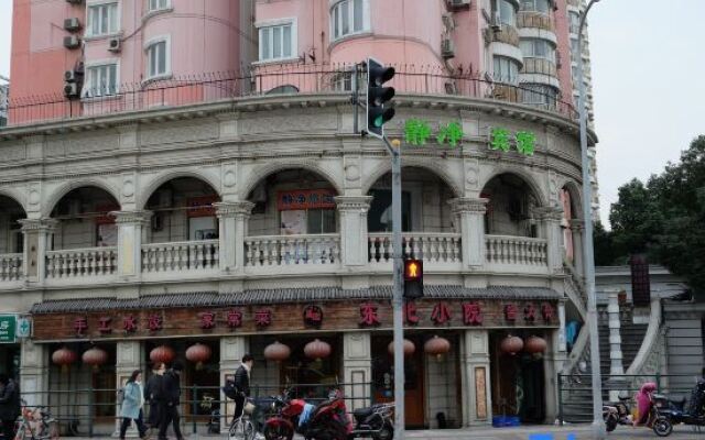 Shanghai Jingjing Hotel (Caobao Road Subway Station)