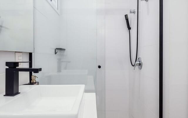 Moderno e amplo apto c/ suite em Jurere RVO201