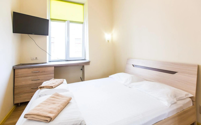 Кониського 7