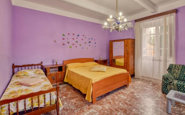 Stunning Home in Parghelia With Wifi and 5 Bedrooms