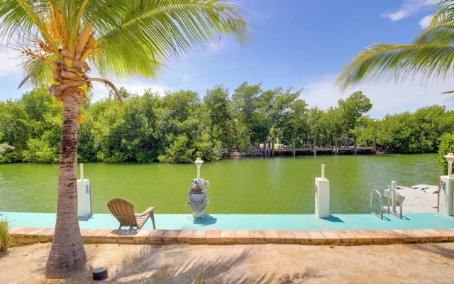 Walk to Beach: Waterfront Home in Marathon!