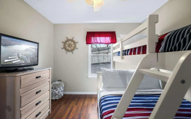 Family Lakefront Oasis Picture Perfect Retreat!