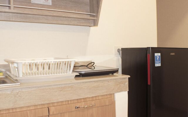 Comfort 1Br With Dining Room At Meikarta Apartment