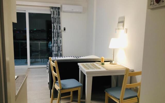 Royal Life Residence Poseidon Studio