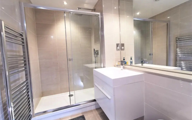 Spacious Double Room with en-suite - 1b