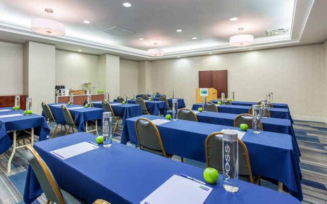 Holiday Inn Express Hauppauge-Long Island