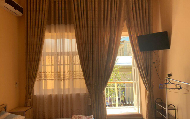 Zuxro Guesthouse