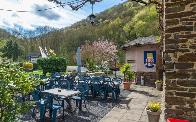 Mühlen Hotel KONSCHAKE Burgen