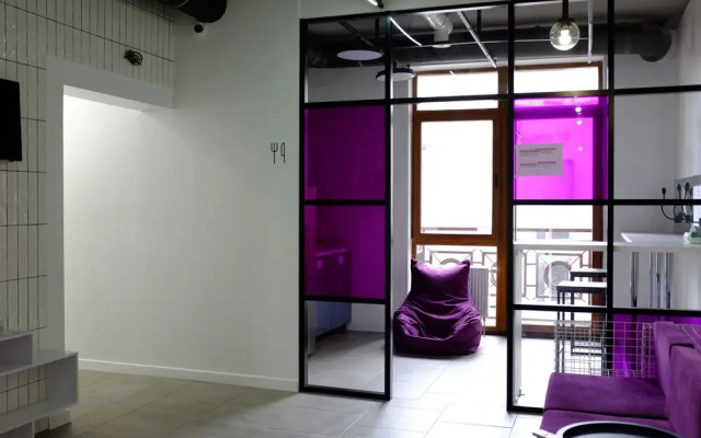 AV capsule hotel & hub