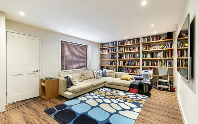 London Luxe Retreat: 5-bed Gem