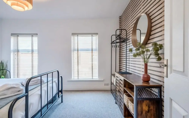 Central Belfast Apartments: Retro R&R