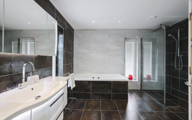 JOIVY Luxurious & Spacious 3Br House With A Hot Tub