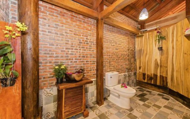 Wooden Lodge Homestay