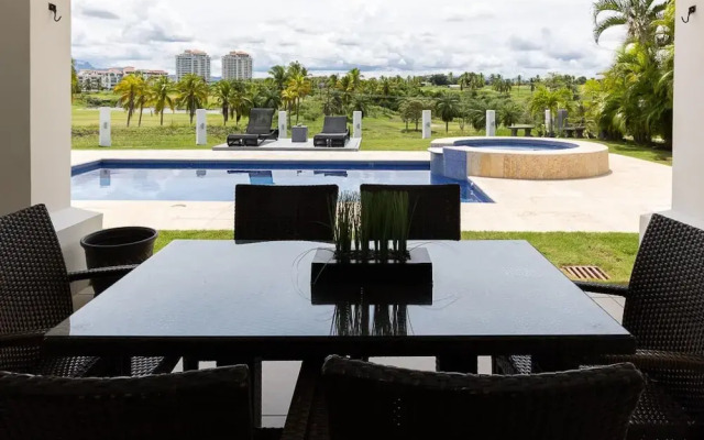 The Golf Oasis Villa by Acomodo