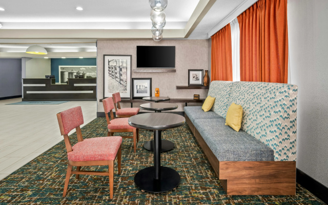 Hampton Inn Bloomington West