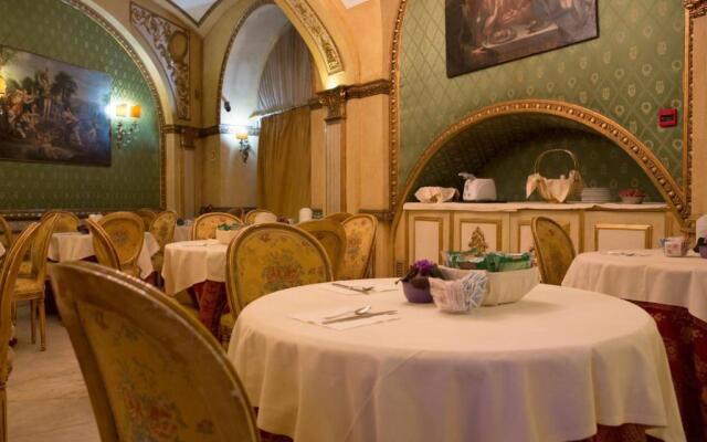Des Epoques Hotel