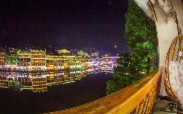 Fenghuang Jinshuian Inn