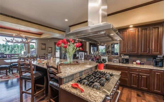 Sky Hawk Lodge - Four Bedroom Cabin