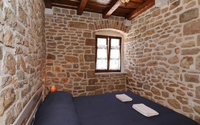 Josi - With Jacuzzi - H