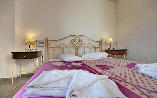Hotel Pela