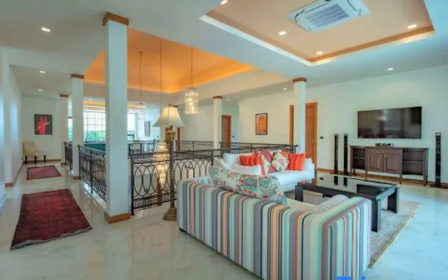 Villa Viola 7 Bedroom, Fully Staffed, on the Golf Course