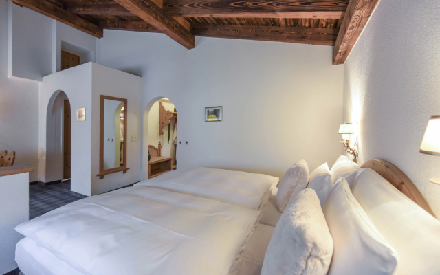 Adula Hotel – Guest Rooms – Flims