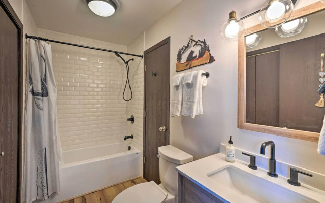 Family-friendly Galena Townhome w/ Community Pools