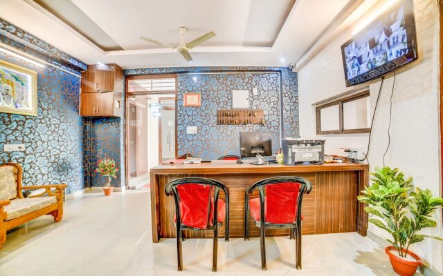 OYO 9596 Hotel Radha Nikunj Residency