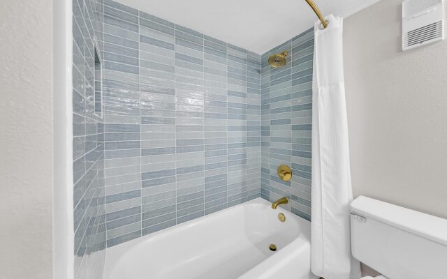 Shoreline Towers 1061