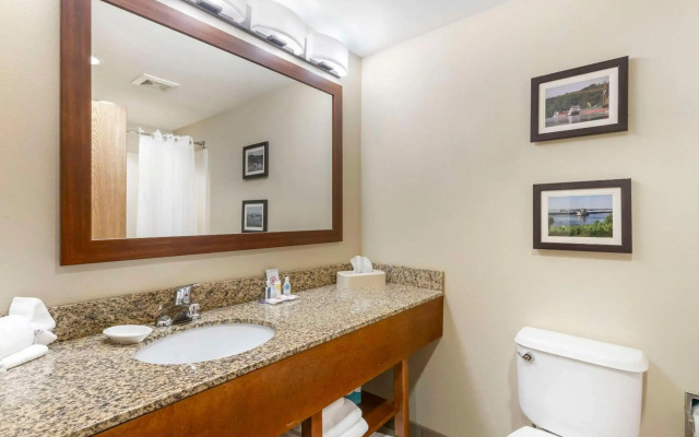 Comfort Inn & Suites