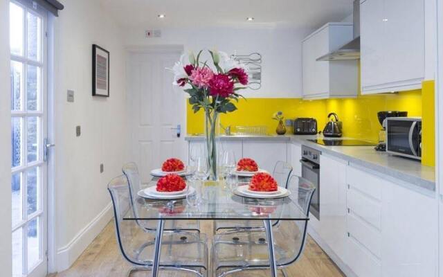 Charming Tower Bridge Apartment