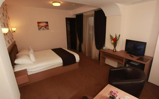 West Plaza Hotel