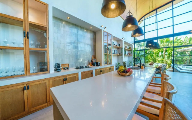 Villa Mango 3 - Amazing 4-bdr Villa in Berawa ! PERFECT LOCATION !