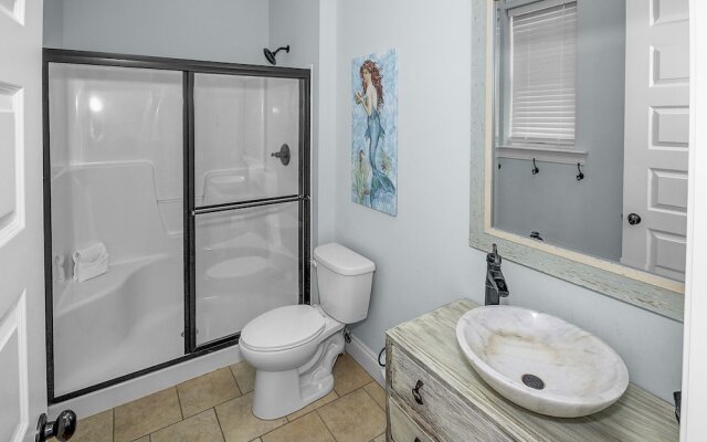 5 Bed, 5 Bath Beach Home/only a 3 Minute Walk To The Beach! Sleeps 12