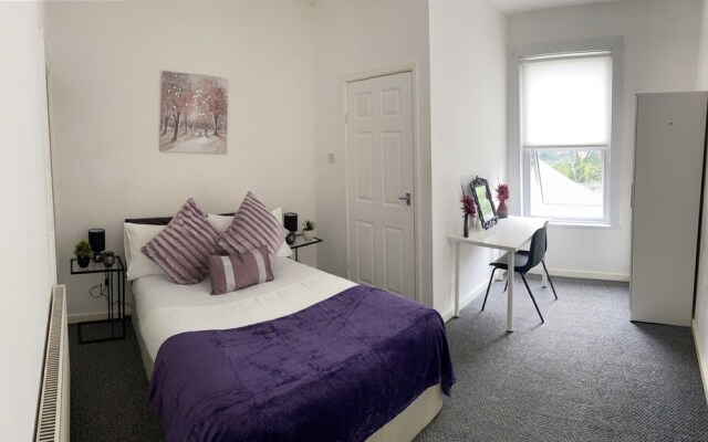 Modern 3-bed, 4 Bath House in Coventry City Centre