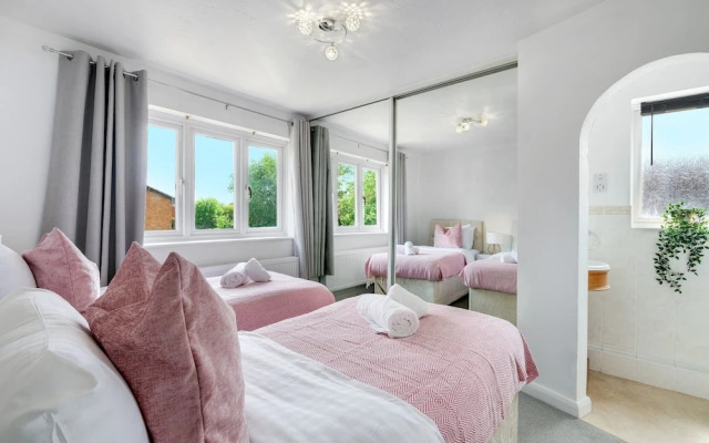 Sharp Close 4 Bedroom 2 Bath - Aylesbury