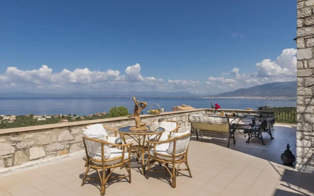 Majestic Chateau - Spectacular Seascapes & Pool