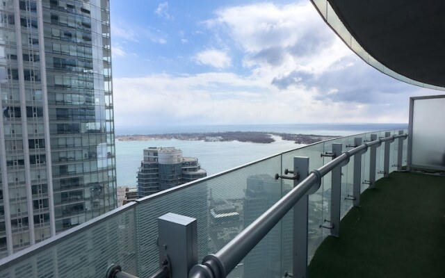 Luxury 2 Bedroom Lakeview