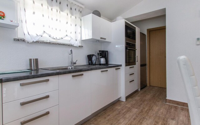 Amazing Home in Nedescina With Wifi and 5 Bedrooms