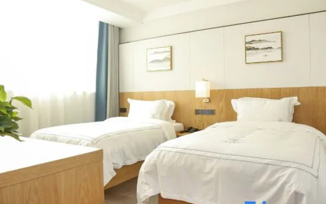 Roland Jinyi Hotel