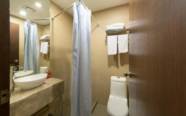 OYO 139 The Marque Hotel