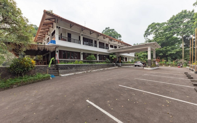 Urbanview near Pasir Angin Hotel