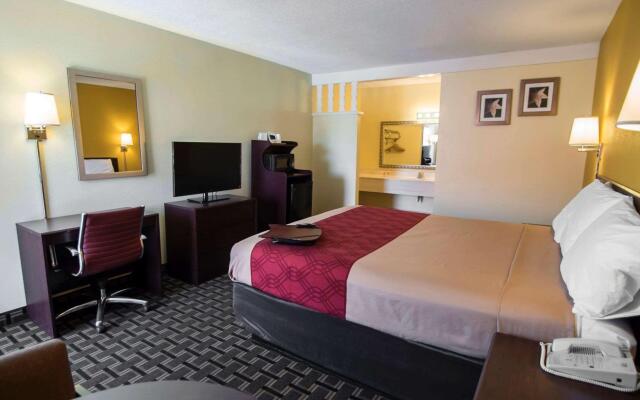 Super 8 by Wyndham Albuquerque Downtown
