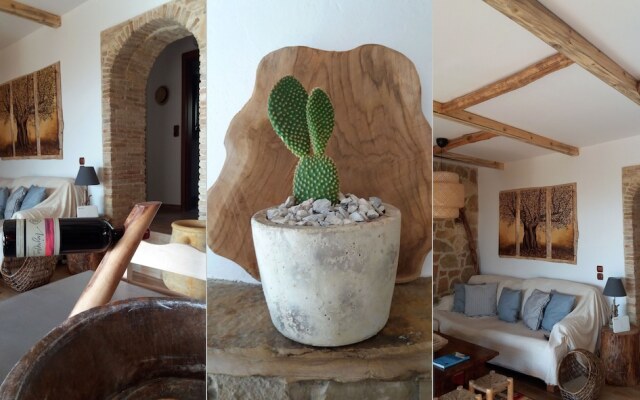 Evia FoxHouse