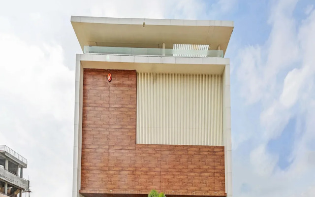 OYO 24959 Slv Royal Inn