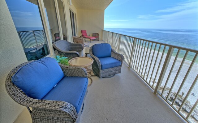 Marvelous Condo with Beachside Pool and Free Poolside WiFi - Unit 0902 by RedAwning