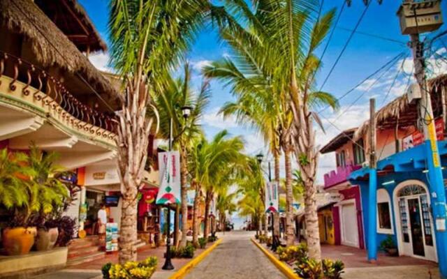 Surfing Sayulita Break