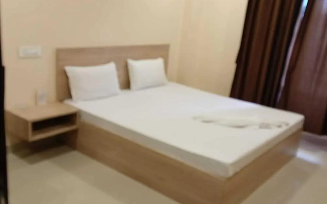 Regal Guest House by ROH