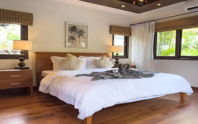 Tropical Poolside Villa SGB4