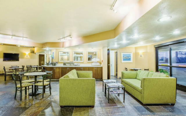 Hampton Inn Monterey